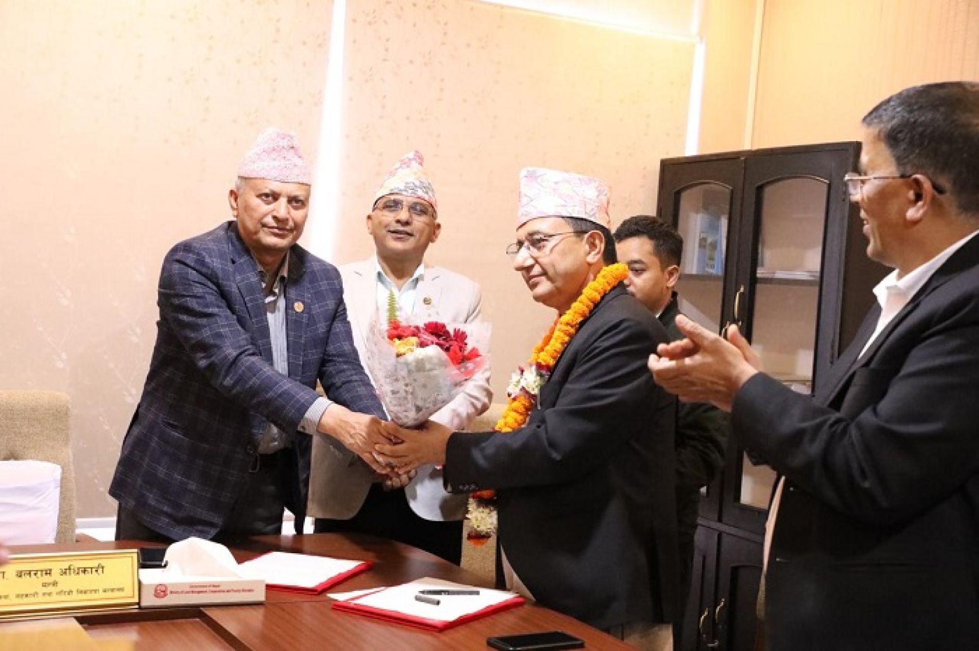 सहकारीका बेथिति सुधार्न प्राधिकरणका अध्यक्षलाई मन्त्री अधिकारीको निर्देशन 